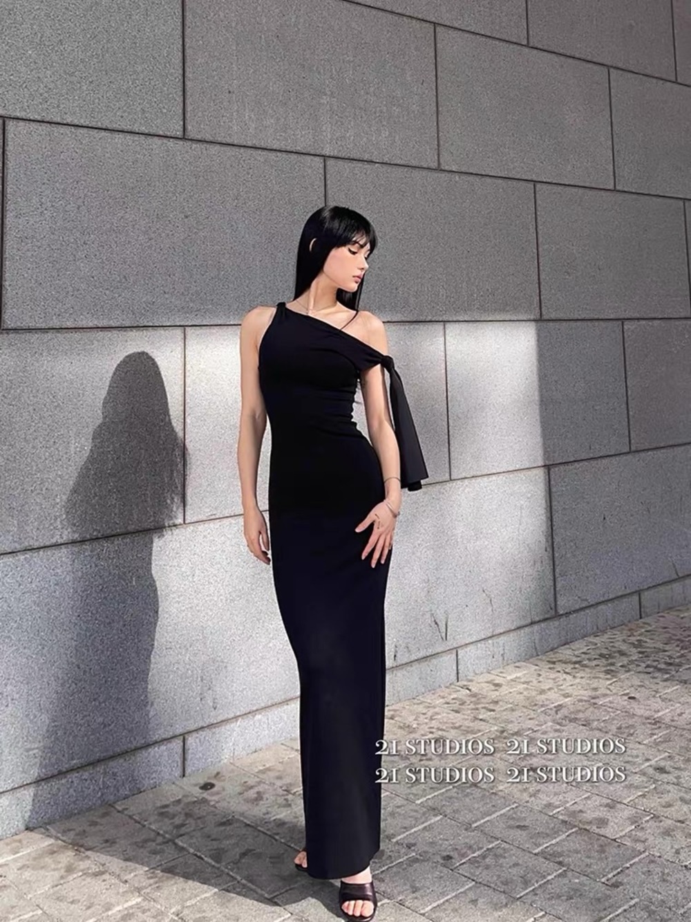 Elegant One-Shoulder Black Evening Dress
